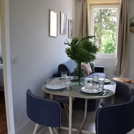 Elegant T2 A Bron, Tramway A 2min, Box Parking, 4personnes * Bron