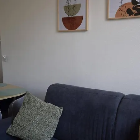 Elegant T2 A Bron, Tramway A 2min, Box Parking, 4personnes Apartment *