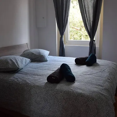 Elegant T2 A Bron, Tramway A 2min, Box Parking, 4personnes * Bron