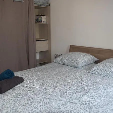 Elegant T2 A Bron, Tramway A 2min, Box Parking, 4personnes Apartment Bron