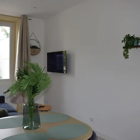 Elegant T2 A Bron, Tramway A 2min, Box Parking, 4personnes Bron