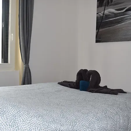 Elegant T2 A Bron, Tramway A 2min, Box Parking, 4personnes * Bron